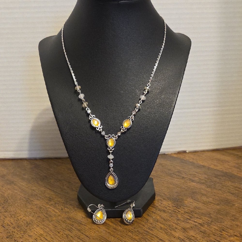 Avon Vintage Silver Tone and Yellow Teardrop Necklace And Earring Set